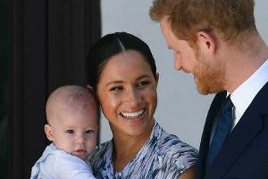 Baby Archie feiert ersten Geburtstag: Was schenken Harry und Meghan?