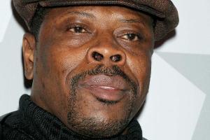 Patrick Ewing wegen Covid-19 im Krankenhaus