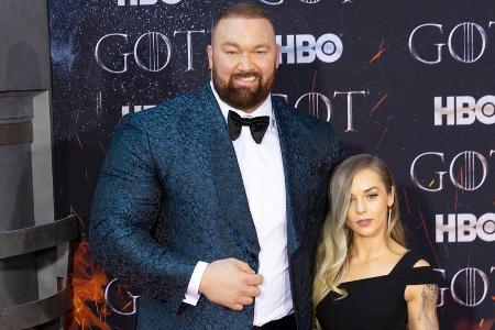 Hafthor Björnsson und seine Frau Kelsey Henson