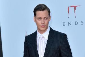 "Clark": Bill Skarsgård wird vom Horrorclown zum Geiselnehmer