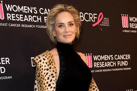 Sharon Stone sieht man ihre 62 Jahre nicht an.