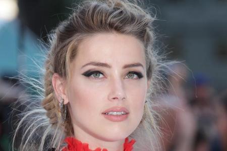 Amber Heard muss den Verlust ihrer Mutter Paige verarbeiten.