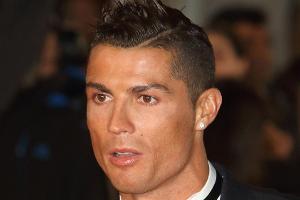 Cristiano Ronaldo schenkt seiner Mutter ein neues Auto