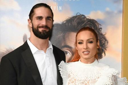 Seth Rollins und Becky Lynch freuen sich auf ihr Baby.