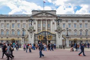 Buckingham Palast streicht fast 400 Arbeitsplätze