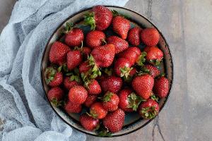 Die Erdbeerzeit beginnt: So bleibt die Frucht lange frisch