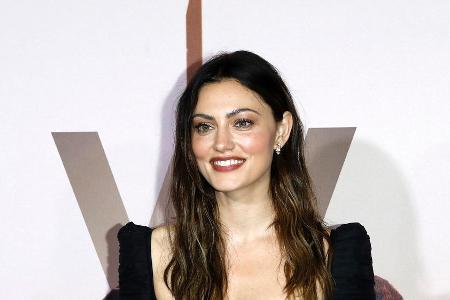 Schauspielerin Phoebe Tonkin hat einen neuen Freund. Schauspielerin Phoebe Tonkin hat einen neuen Freund.