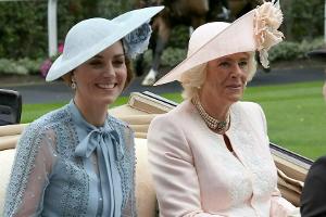 Royaler Anruf: Herzoginnen Kate und Camilla telefonieren mit Briten