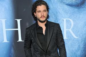 Lockenpracht ade: Kit Harington überrascht mit neuem Look