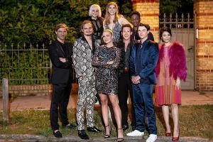 Das ist der Hauptcast der neuen Event-Serie "Sunny"