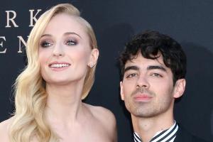 "Game of Thrones"-Star Sophie Turner nimmt schwanger an Protesten teil