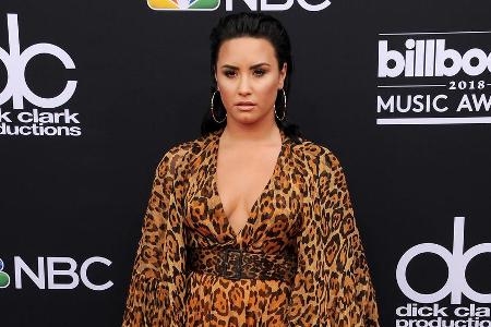 Demi Lovato ist offenbar überaus glücklich mit Max Ehrich Demi Lovato ist offenbar überaus glücklich mit Max Ehrich