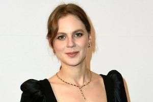 "Charité"-Star Alicia von Rittberg wird zu Elizabeth I.
