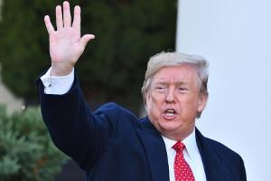 Vor Klinik: Kranker Trump jubelt Anhängern zu - Arzt tobt