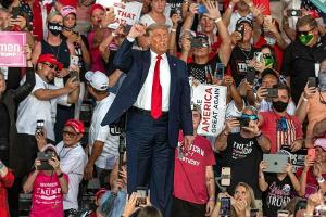 Donald Trump nach Corona-Infektion: "Werde jeden im Publikum küssen"