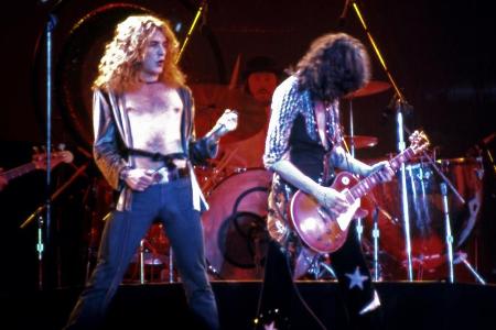 Jimmy Page und Robert Plant 1975 auf der Bühne Jimmy Page und Robert Plant 1975 auf der Bühne