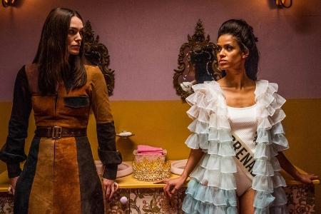 Frauenrechtlerin Sally (Keira Knightley, links) und Miss Grenada Jennifer (Gugu Mbatha-Raw) kämpfen auf unterschiedliche Art...