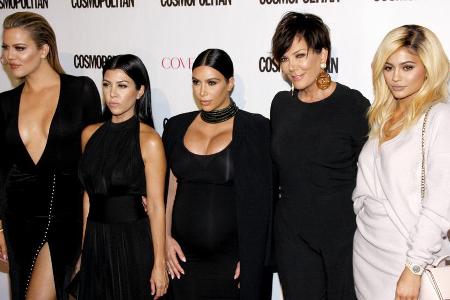 Kris Jenner (2.v.r.) ist stolze sechsfache Mutter.