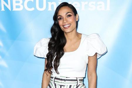 Rosario Dawson ist seit rund zwei Jahren mit dem Politiker Cory Booker zusammen. Rosario Dawson ist seit rund zwei Jahren mit dem Politiker Cory Booker zusammen.
