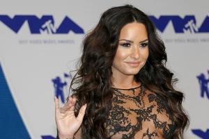 Blond und kurzrasiert: Demi Lovato verabschiedet sich von ihrer Mähne