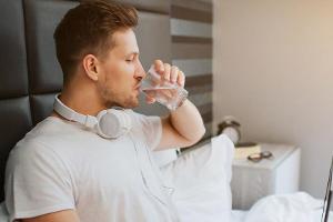Das passiert, wenn Sie nur noch Wasser trinken