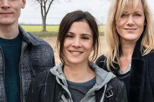 Aylin Tezel feiert "Tatort"-Abschied und Geburtstag am Strand