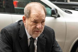 Wird Harvey Weinstein im Gefängnis ununterbrochen gefilmt?