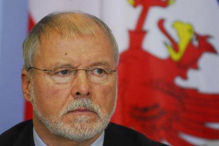 Harald Ringstorff war zehn Jahre lang Regierungschef von Mecklenburg-Vorpommern Harald Ringstorff war zehn Jahre lang Regierungschef von Mecklenburg-Vorpommern
