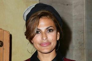 Eva Mendes verrät ihr Beauty-Geheimnis - und schockiert ihre Fans.