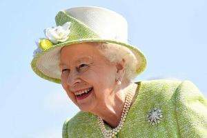 Queen Elizabeth II. läutet 73. Hochzeitstag mit einem Ausritt ein
