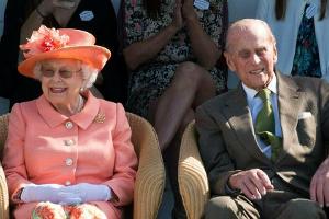 Queen Elizabeth und Prinz Philip freuen sich über Geschenk der Urenkel