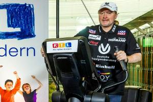 Joey Kelly steigt für RTL-Spendenmarathon 24 Stunden auf Crosstrainer