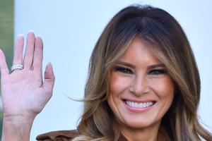 Ohne Maske und Donald: Melania Trump hat in Florida gewählt
