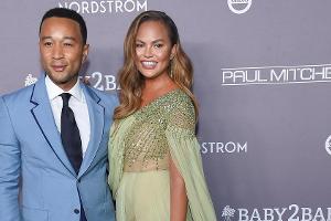 Chrissy Teigen und John Legend feiern Joe Biden im Autokorso
