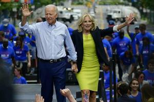 Jill Biden: In Kleid und Blazer zur First Lady?