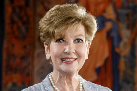 Carolin Reiber feiert am 2. November ihren 80. Geburtstag - hier bei der Verleihung des Ehrenpreises des Bayerischen Fernseh... Carolin Reiber feiert am 2. November ihren 80. Geburtstag - hier bei der Verleihung des Ehrenpreises des Bayerischen Fernseh...