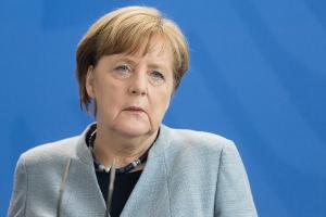 Kanzlerin Angela Merkel gibt Ausblick auf Weihnachten und Silvester