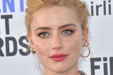 Schauspielerin Amber Heard hat vor Gericht gegen Ex-Mann Johnny Depp ausgesagt.