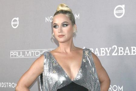 Katy Perry erwartet ihr erstes Kind. Katy Perry erwartet ihr erstes Kind.