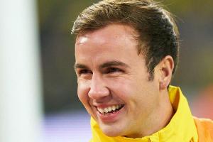 Mario Götze teilt süße Knuddeleinheit mit Söhnchen Rome