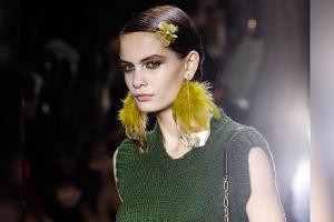 Strick im Sommer: So lassen sich die Maschen stylen