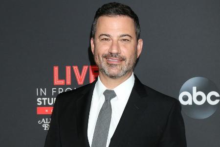 Jimmy Kimmel wird durch die virtuelle Emmy-Zeremonie führen. Jimmy Kimmel wird durch die virtuelle Emmy-Zeremonie führen.