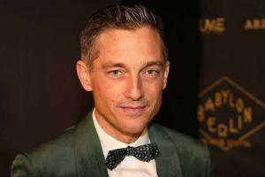 "Babylon Berlin"-Star Volker Bruch hat die Aktion "Los für Lesbos" initiiert.