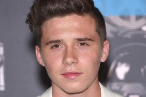 Brooklyn Beckham soll sich mit seiner Freundin verlobt haben