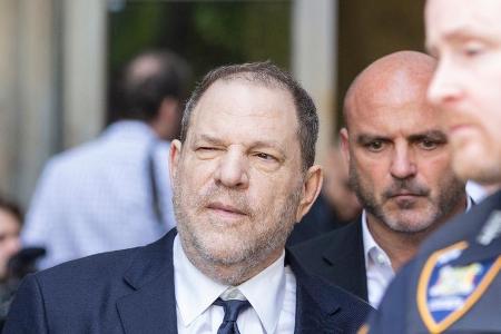 Harvey Weinstein verlässt im Juni 2018 das Gericht in New York City.