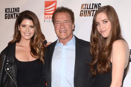 Arnold Schwarzenegger mit seinen beiden Töchtern Katherine (l.) und Christina (r.)