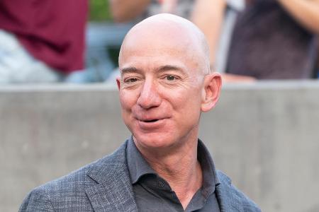 Jeff Bezos ist mit großem Abstand der reichste Mensch der Welt
