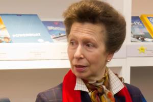 Für ihr Haarstyling benötigt Prinzessin Anne "nur zehn Minuten"