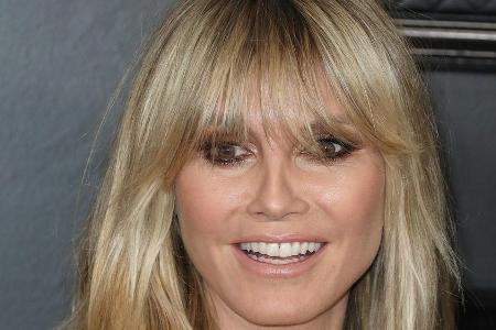 Heidi Klum zeigt bei Instagram ihren Kampf mit einer Jeanshose. Heidi Klum zeigt bei Instagram ihren Kampf mit einer Jeanshose.