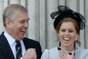 Führte Prinz Andrew Prinzessin Beatrice zum Altar?